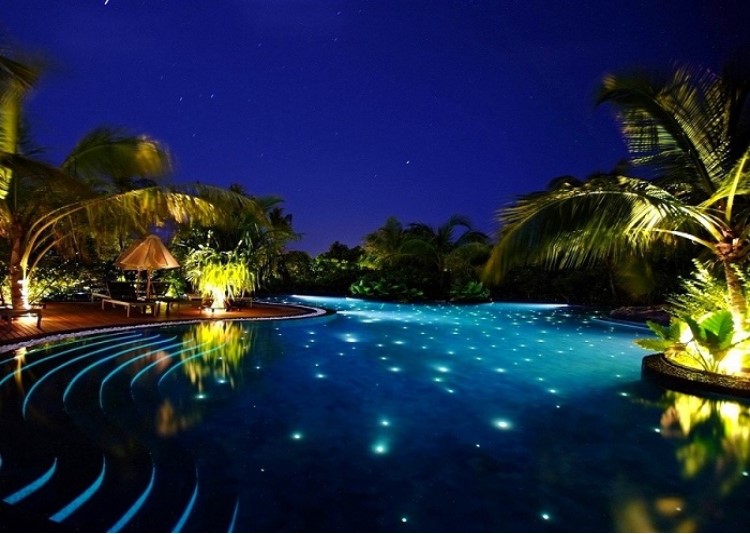 den-led-trang-tri-duong-pho-dep-long-lay