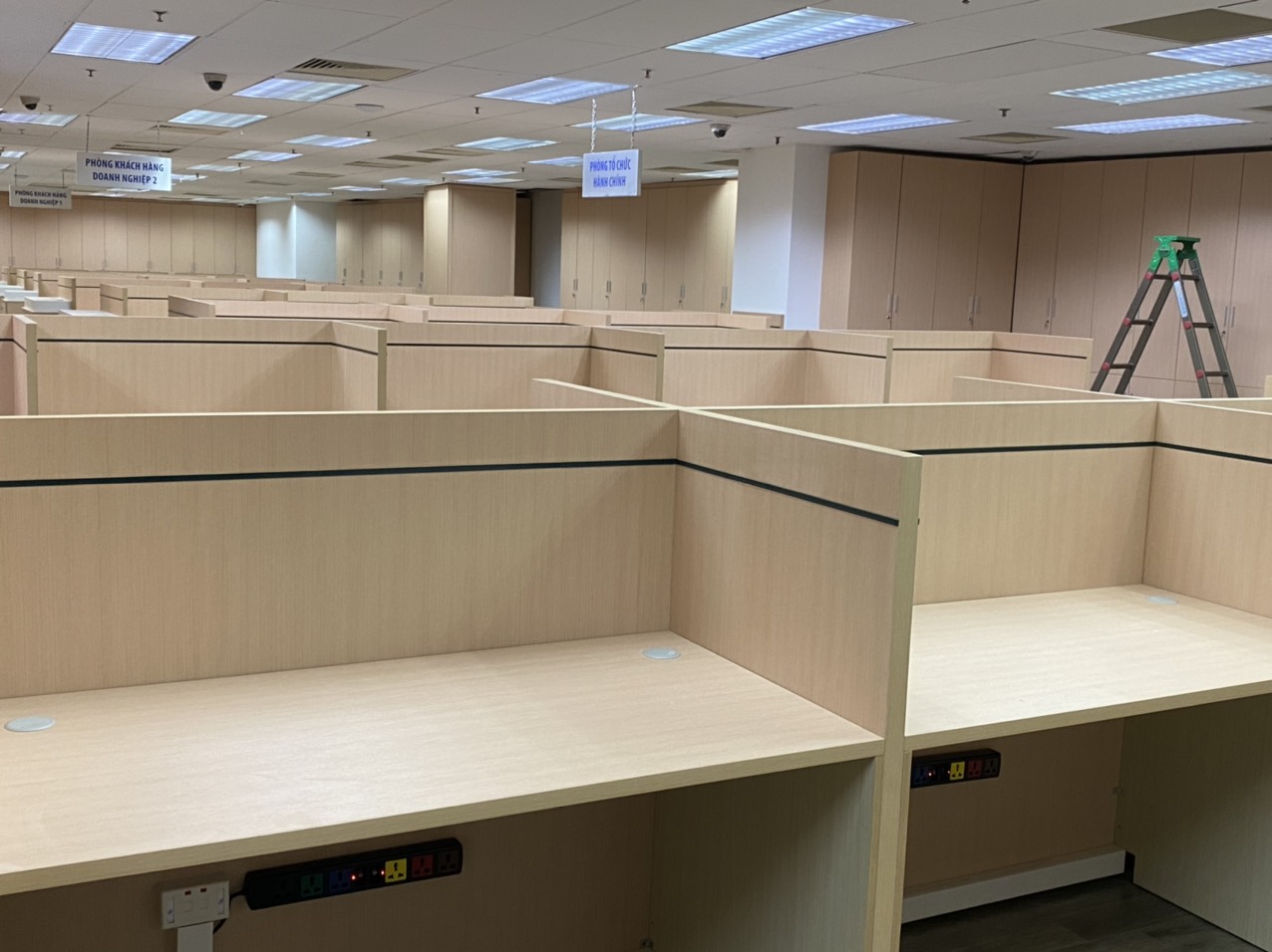 thiet-ke-noi-that-phong-lam-viec-ngan-hang-5