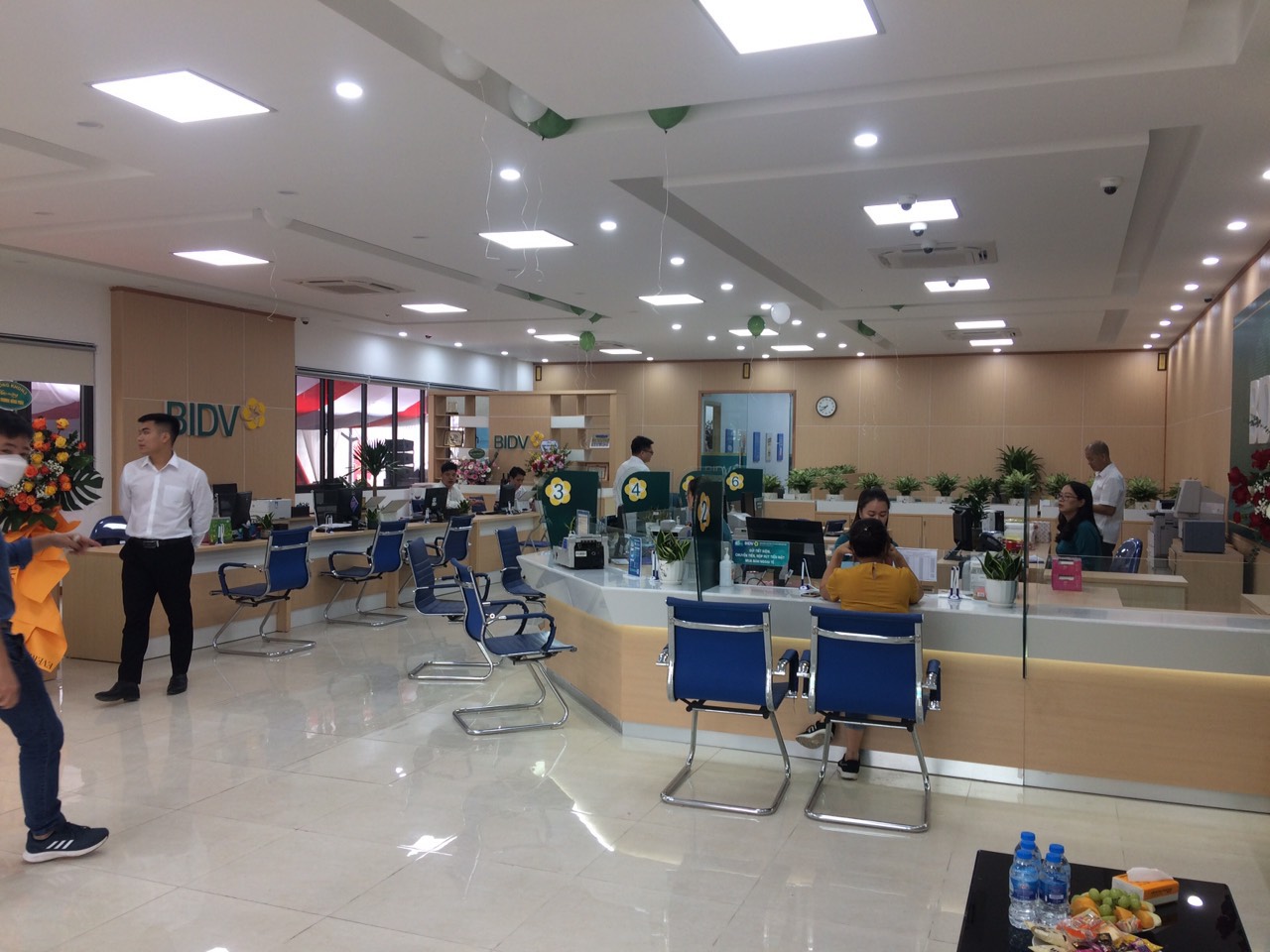 thiet-ke-noi-that-phong-lam-viec-ngan-hang