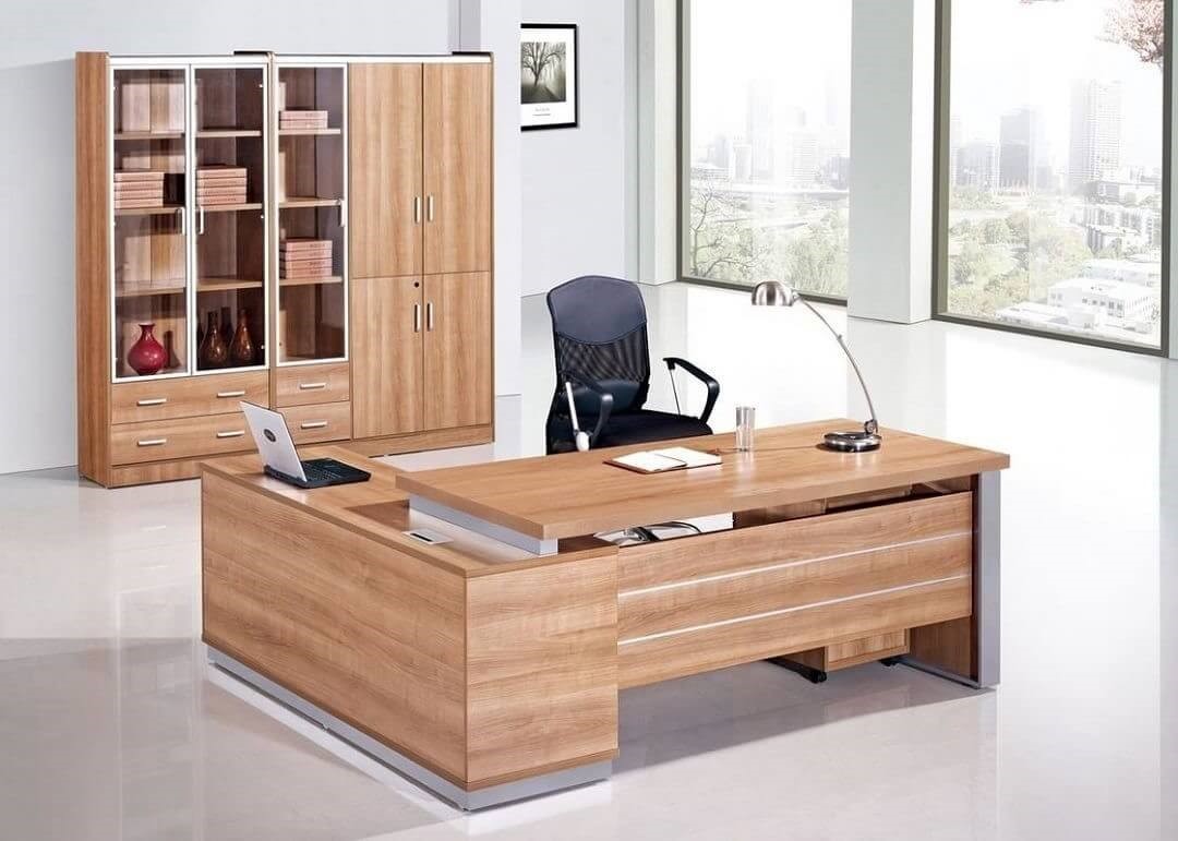 ban-giam-doc-veneer-chu-L-van-xoan-dao