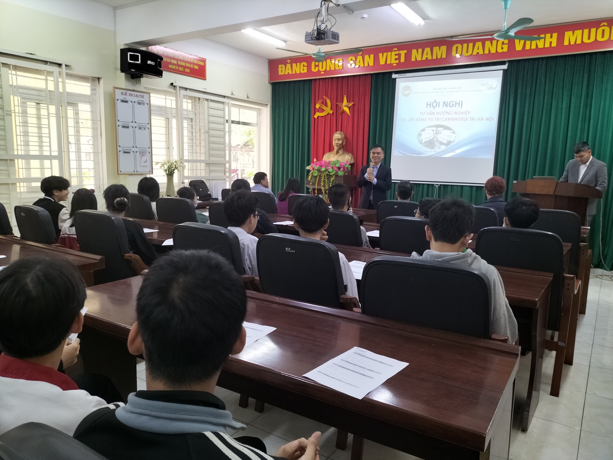 phong-hoi-dong-su-pham-dep-mat